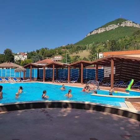 Mobil Home Xxl 4 Chambres - Camping Le Viaduc Millau Dış mekan fotoğraf